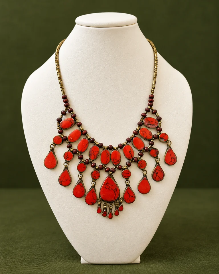 Collar rumano de coral y alpaca · fotografía 1